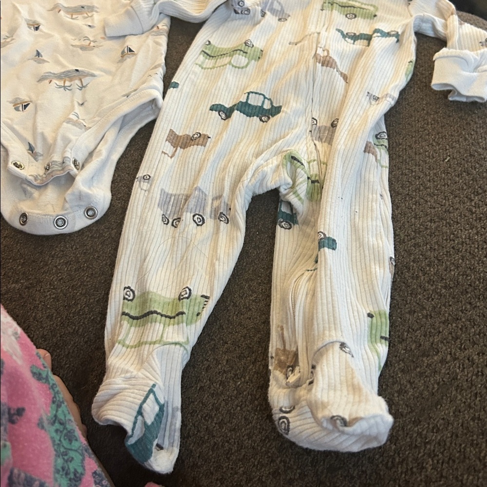 Carters 9M - Picture 2 of 4